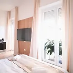 New Elegance Vendégház 4*